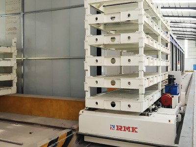 Modelar o manuseio de materiais da ferramenta de transporte entre fábricas