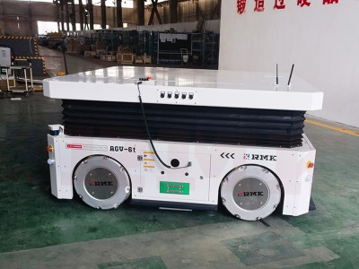 Navegação híbrida McNamm Wheel AGV