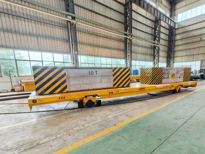 Grande ferroviário de carga pesada girando carrinho de transferência