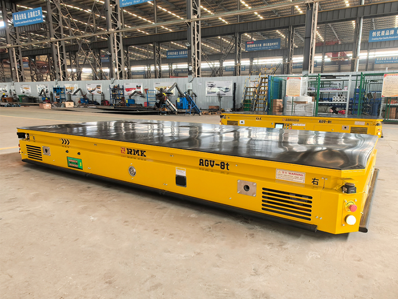 8 toneladas de AGV guiado a laser com palete de elevação
