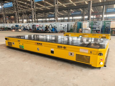 8 toneladas de AGV guiado a laser com palete de elevação